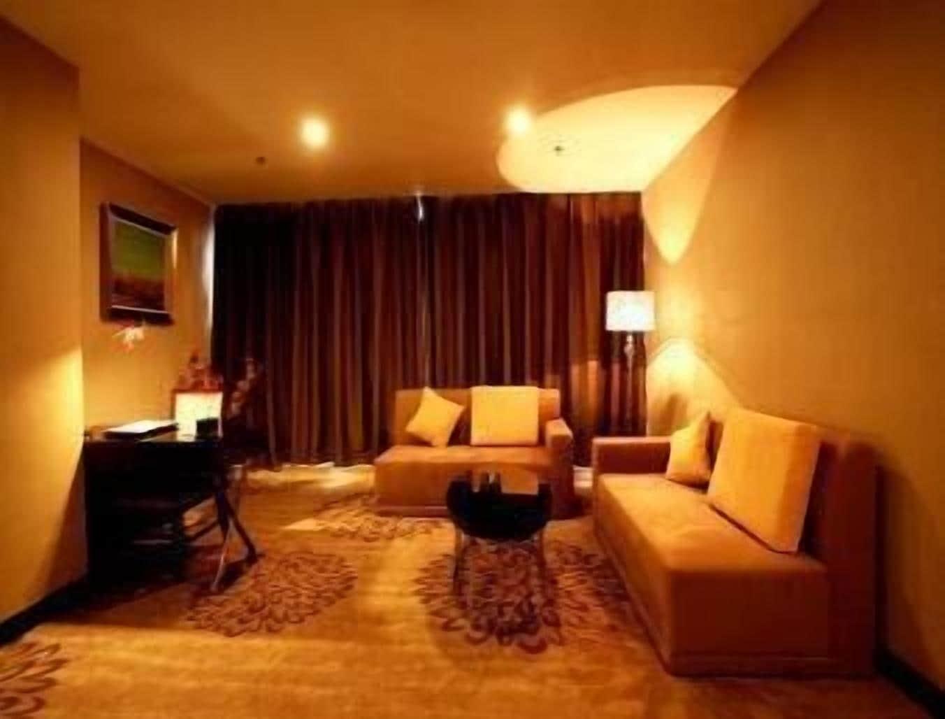 Ramada Linyi North Hotel Kültér fotó