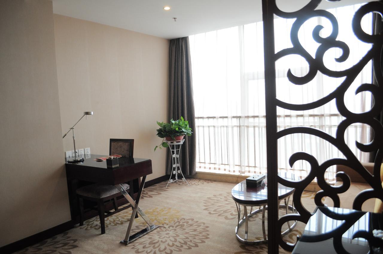 Ramada Linyi North Hotel Kültér fotó